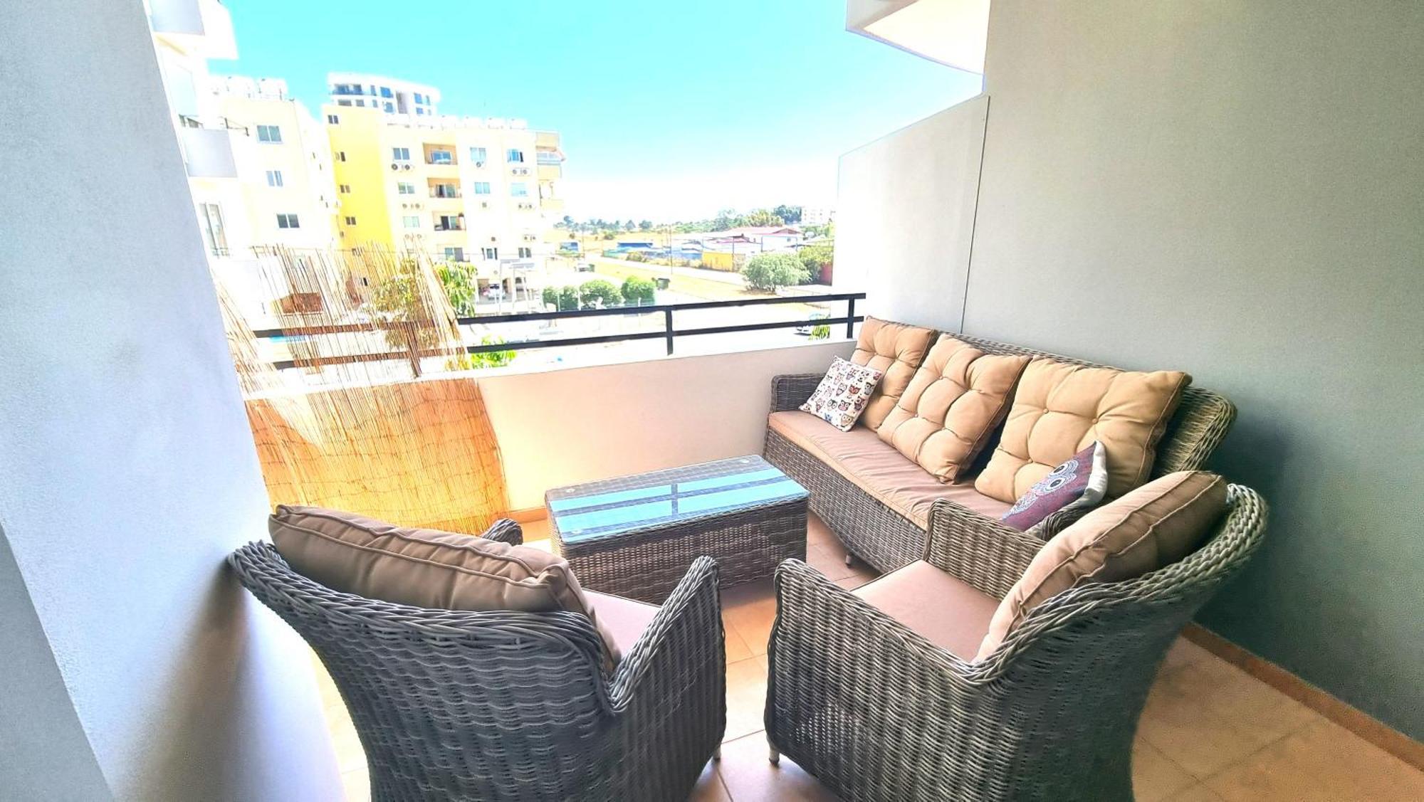 Beach Haven: 7-Minute Walk To The Beach + Pool Larnaka Exterior foto