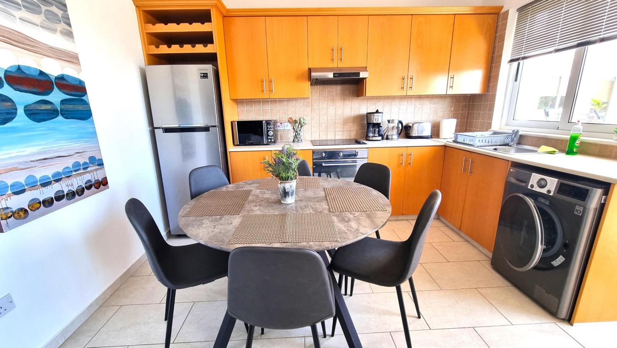 Beach Haven: 7-Minute Walk To The Beach + Pool Larnaka Exterior foto